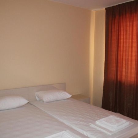 Hotel Sapphire Primorsko Bagian luar foto