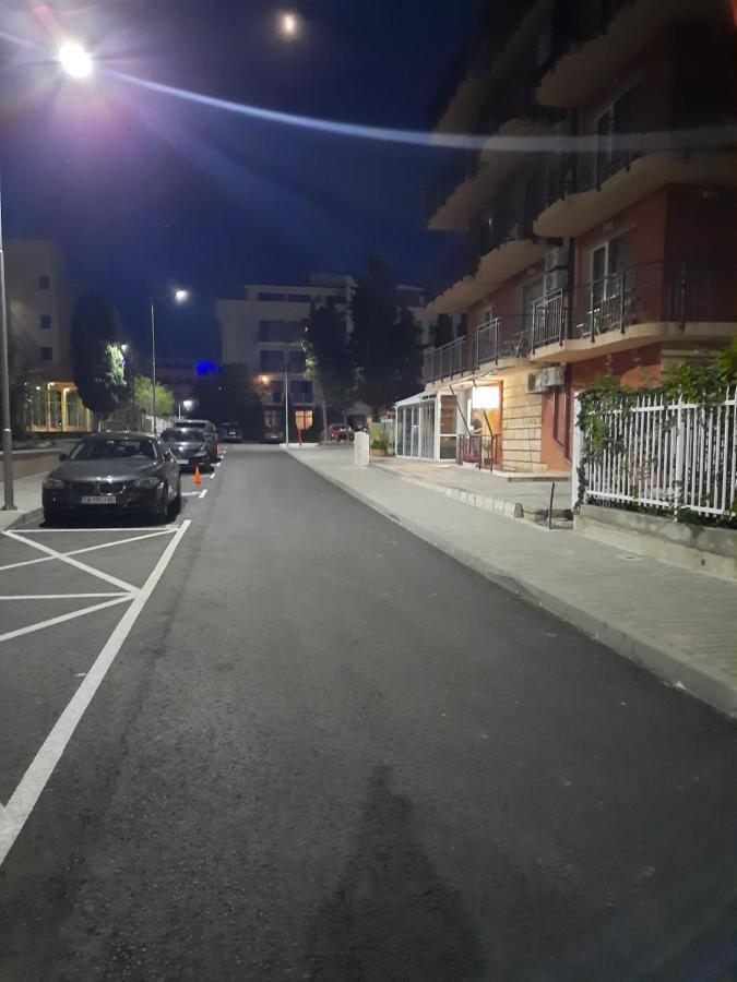 Hotel Sapphire Primorsko Bagian luar foto