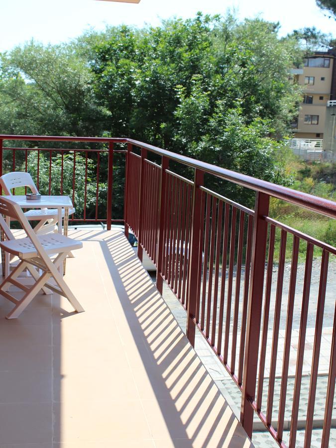Hotel Sapphire Primorsko Bagian luar foto