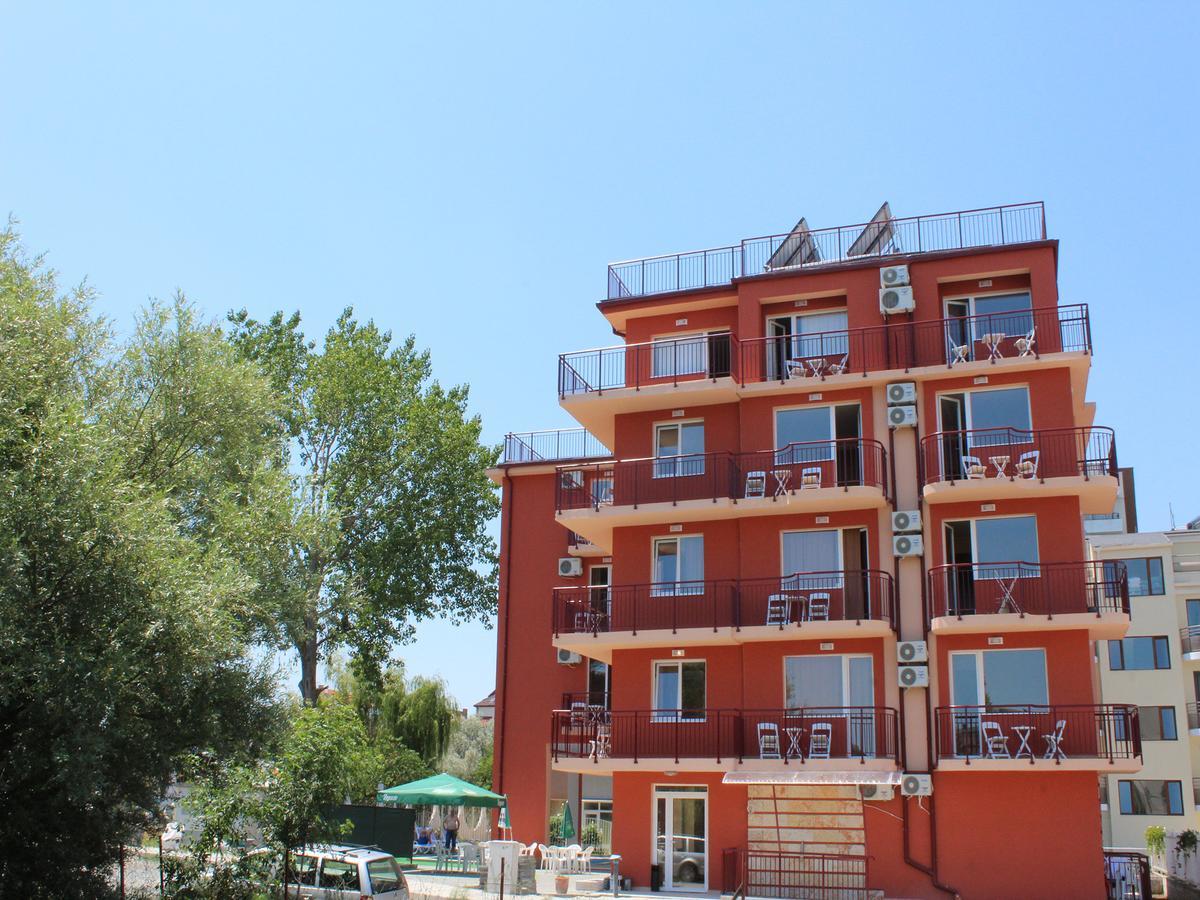Hotel Sapphire Primorsko Bagian luar foto