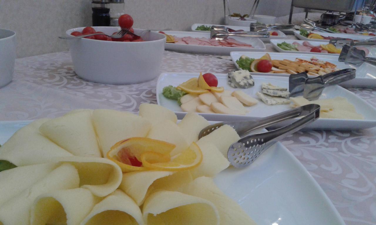 Hotel Sapphire Primorsko Bagian luar foto